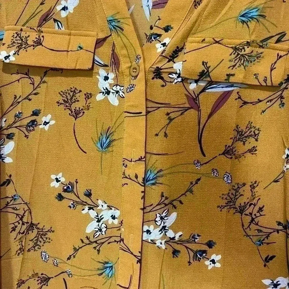 SOTEER BUTTON DOWN DARK FLORAL BLOUSE SIZE MEDIUM - Picture 5 of 5